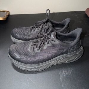 HOKA Arahi 6 Black Running Shoes